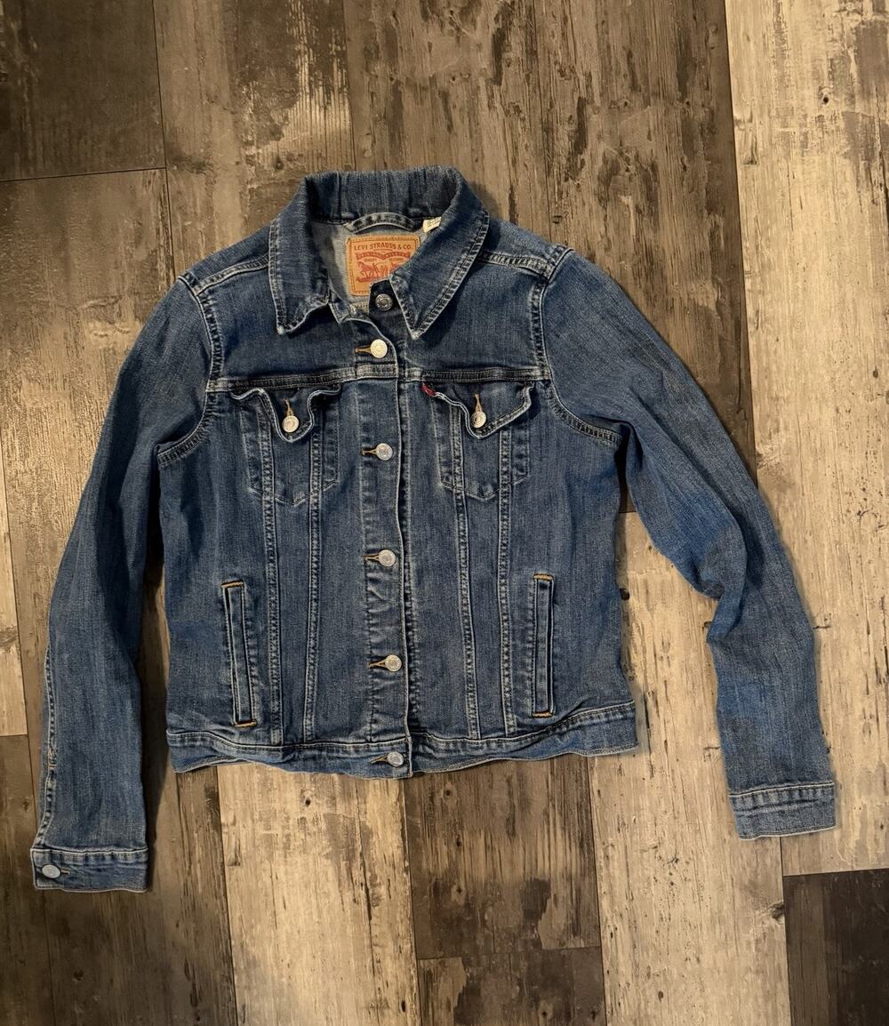 Levi’s Women’s Denim Trucker Jacket Size L Blue Medium Wash Classic Jean Jacket